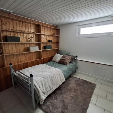 MAISON DE VILLE AVEC GARAGE, ATELIER ET JARDIN CLOS