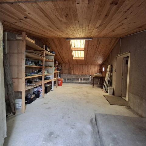 MAISON DE VILLE AVEC GARAGE, ATELIER ET JARDIN CLOS