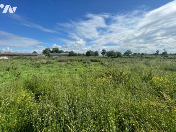 TERRAIN CONTRUCTIBLE VIABLISÉ 1023 m² MER 4KMS