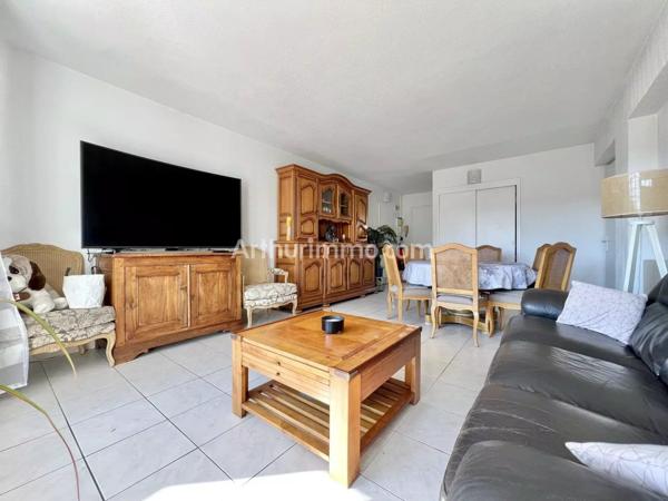 Vente                                                      Appartement
                        
                     3 pièces                      69 m2                     à Sainte-Maxime