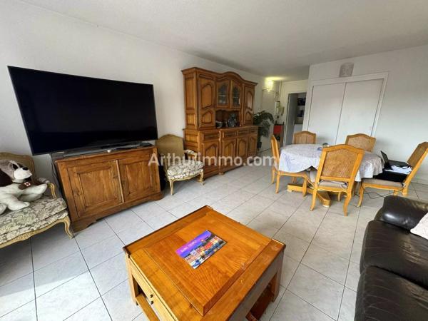 Vente                                                      Appartement
                        
                     3 pièces                      69 m2                     à Sainte-Maxime