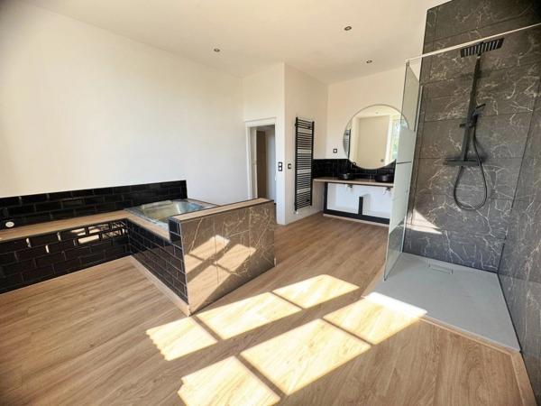 🏡 Maison de caractère – 6 chambres – Dépendance – Terrain arboré de 1 400 m²