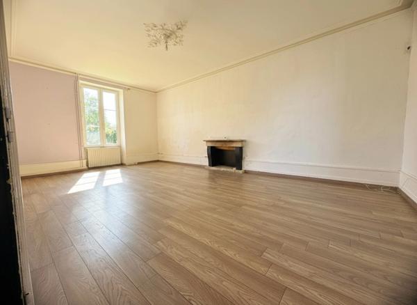 🏡 Maison de caractère – 6 chambres – Dépendance – Terrain arboré de 1 400 m²
