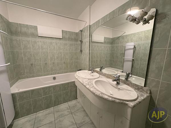 Location appartement Nantes : 1 375 € - AJP Immobilier Nantes Ouest