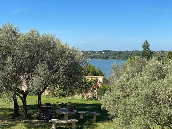 Magnifique propriété avec vue sur l'étang de l'olivier