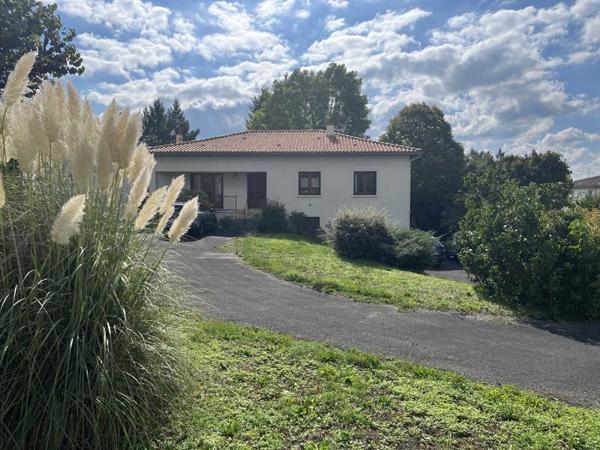 Maison à vendre 210 000 € Montbron 6 p 181 m² DPE D
