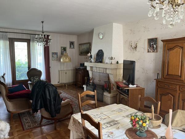 Maison à vendre 210 000 € Montbron 6 p 181 m² DPE D