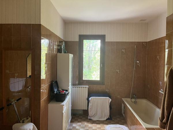 Maison à vendre 210 000 € Montbron 6 p 181 m² DPE D