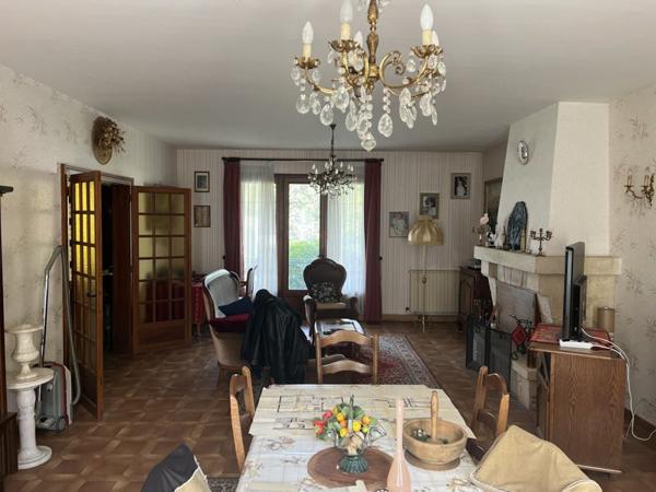 Maison à vendre 210 000 € Montbron 6 p 181 m² DPE D