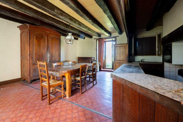 Maison ancienne - Gourdon Authentique propriété quercynoise avec pigeonnier, granges en pierre et vues panoramiques près de Payrac.