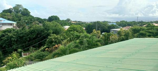 Villa T4 et son appartement T2 à vendre à ABYMES-GOSIER (971), piscine, terrain 1900 m²