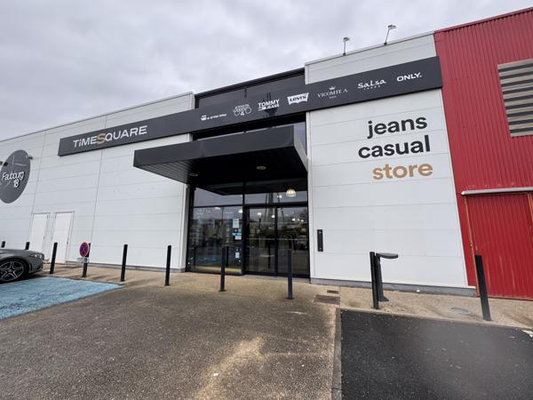 Local commercial
                                                                                                                                                                                                                                                                                                                                                                                                                                            388  m²