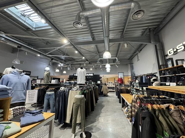 Local commercial
                                                                                                                                                                                                                                                                                                                                                                                                                                            388  m²