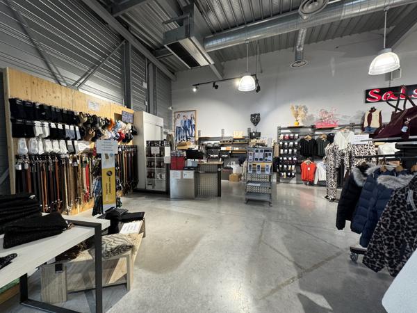 Local commercial
                                                                                                                                                                                                                                                                                                                                                                                                                                            388  m²