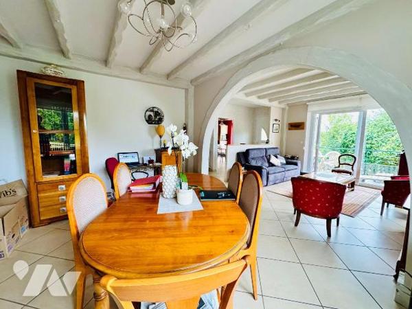 PALUDEN, à 4 minutes de Lannilis, Belle Bâtisse au style néo breton édifiée en 1971, posée sur ...