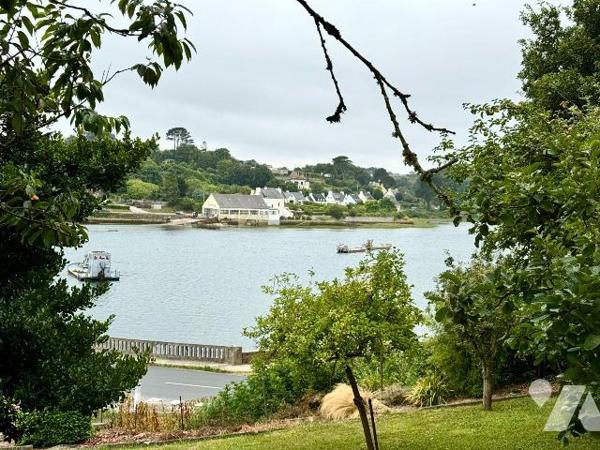 PALUDEN, à 4 minutes de Lannilis, Belle Bâtisse au style néo breton édifiée en 1971, posée sur ...