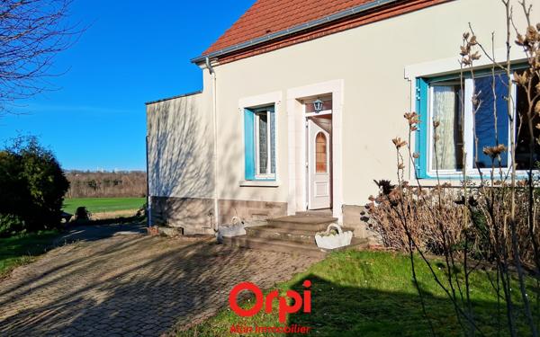 Maison à vendre    4 pièces • 8 088 m2 Commentry