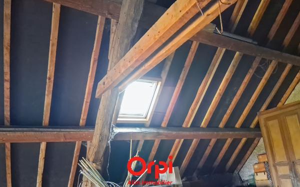 Maison à vendre    4 pièces • 8 088 m2 Commentry