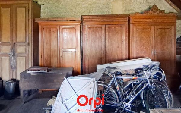 Maison à vendre    4 pièces • 8 088 m2 Commentry