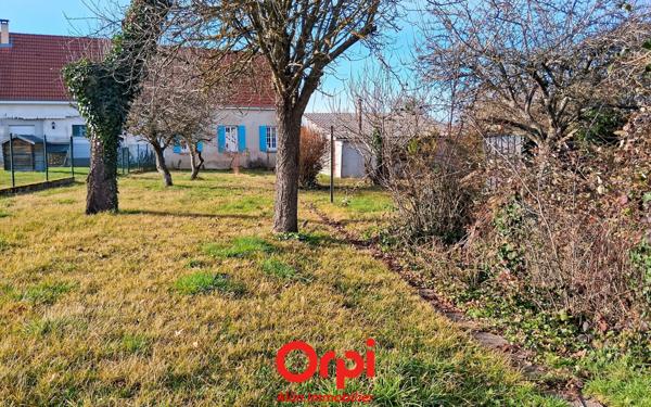 Maison à vendre    4 pièces • 8 088 m2 Commentry