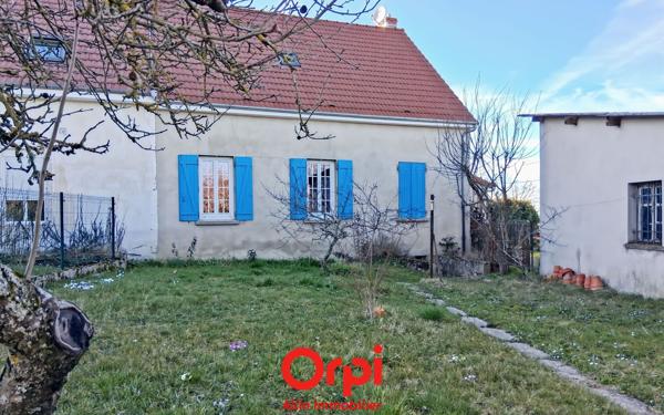 Maison à vendre    4 pièces • 8 088 m2 Commentry