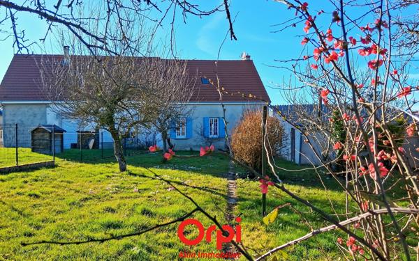 Maison à vendre    4 pièces • 8 088 m2 Commentry