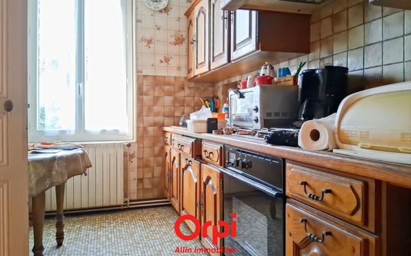 Maison à vendre    4 pièces • 8 088 m2 Commentry