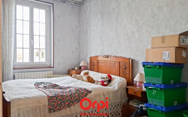 Maison à vendre    4 pièces • 8 088 m2 Commentry