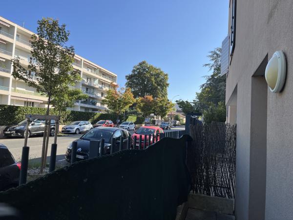 Saint-Priest (69800) SAINT PRIEST APPARTEMENT 25 m² AVEC BALCON ET GARAGE DOUBLE