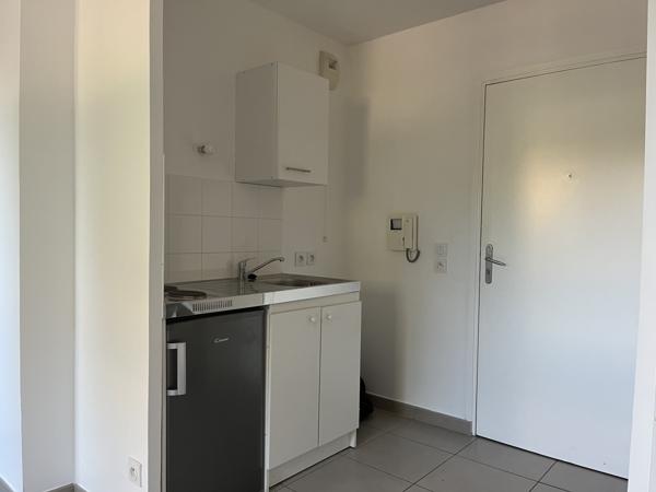 Saint-Priest (69800) SAINT PRIEST APPARTEMENT 25 m² AVEC BALCON ET GARAGE DOUBLE