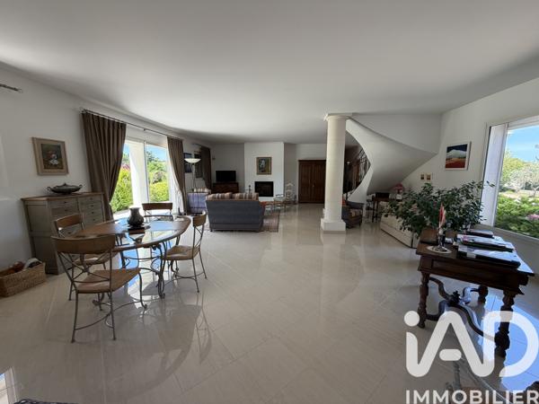 Maison à vendre 7 pièces 210 m² Saint-Cannat