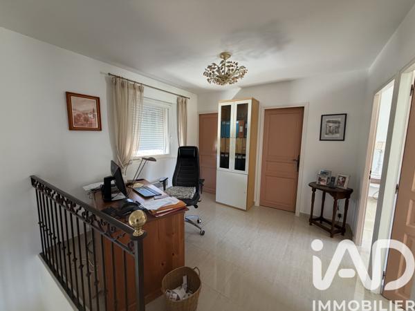 Maison à vendre 7 pièces 210 m² Saint-Cannat