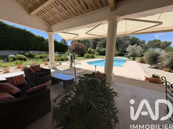 Maison à vendre 7 pièces 210 m² Saint-Cannat