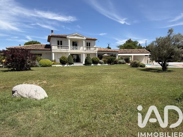 Maison à vendre 7 pièces 210 m² Saint-Cannat