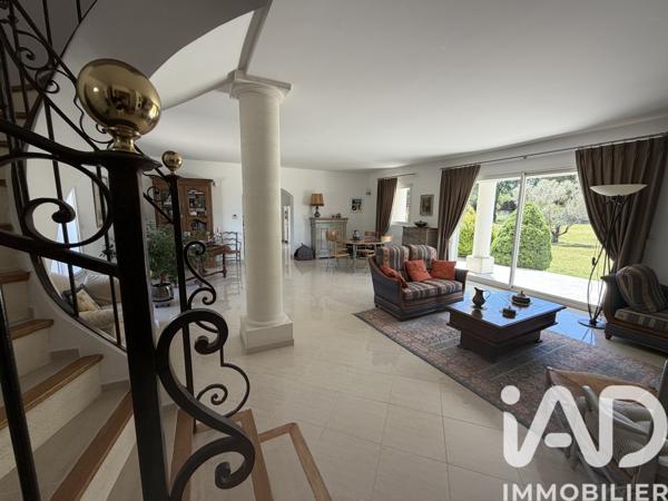 Maison à vendre 7 pièces 210 m² Saint-Cannat