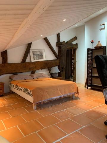 Maison en pierre authentique avec prestations de qualité