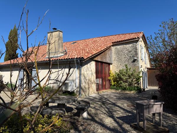 Maison en pierre authentique avec prestations de qualité