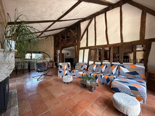 Maison en pierre authentique avec prestations de qualité