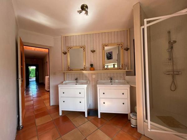 Maison en pierre authentique avec prestations de qualité