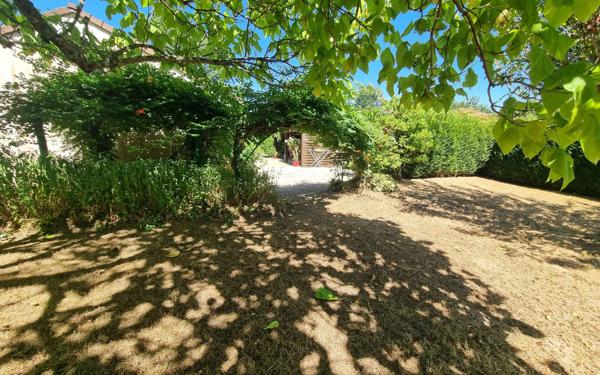 Maison à vendre    3 pièces • 93 m2 Saint-Yrieix-la-Perche