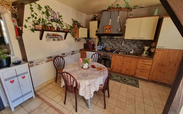 Maison à vendre    3 pièces • 93 m2 Saint-Yrieix-la-Perche