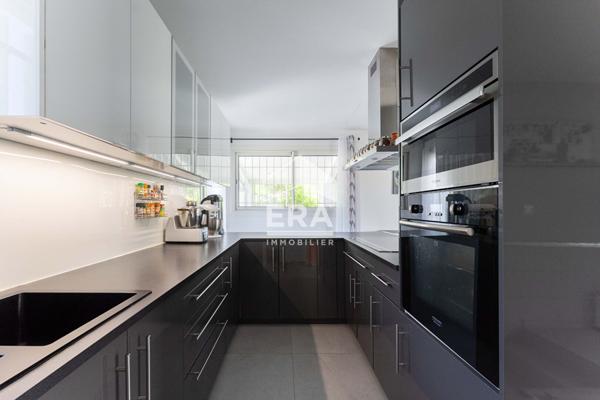 Maison Plan De Cuques 317 m², Prestations haut de gamme , piscine, grand terrain,