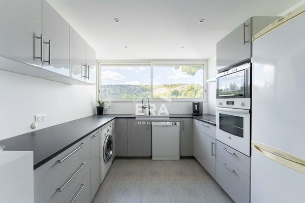 Maison Plan De Cuques 317 m², Prestations haut de gamme , piscine, grand terrain,