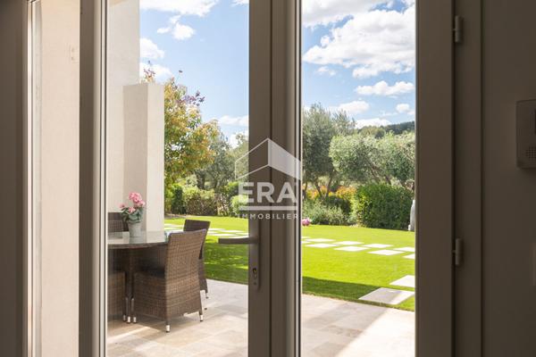 Maison Plan De Cuques 317 m², Prestations haut de gamme , piscine, grand terrain,