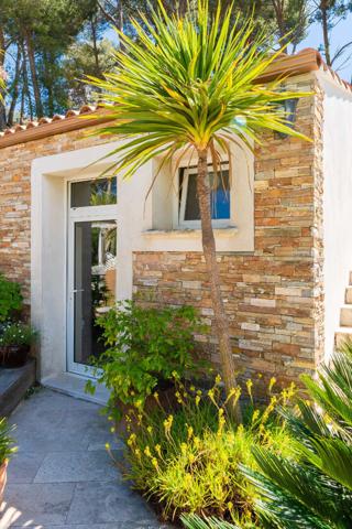 Maison Plan De Cuques 317 m², Prestations haut de gamme , piscine, grand terrain,