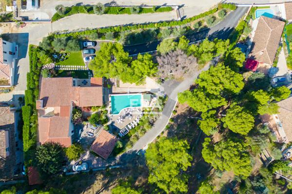 Maison Plan De Cuques 317 m², Prestations haut de gamme , piscine, grand terrain,