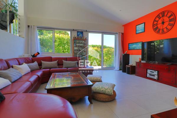 Maison Plan De Cuques 317 m², Prestations haut de gamme , piscine, grand terrain,