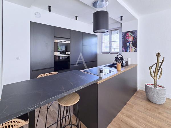 PAU-TRESPOEY Appartement T2 rénové avec balcon, parking