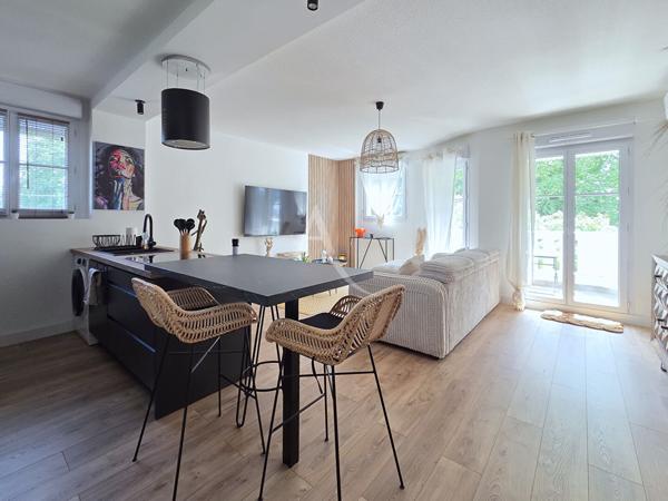 PAU-TRESPOEY Appartement T2 rénové avec balcon, parking