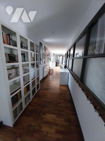 VITRE. A 2 pas de la gare et du centre ville, ancienne école entièrement rénovée par architecte...